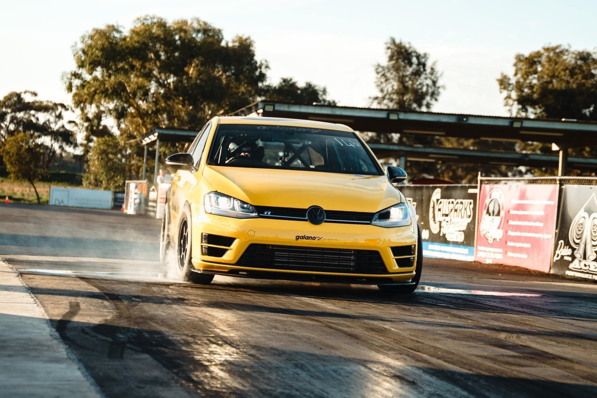 La Golf 7 R jaune « Yellowbird » de Galano Engineering sur la piste